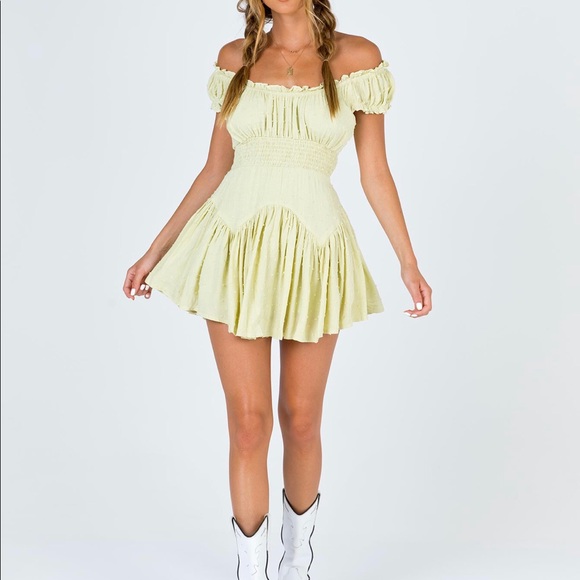 Princess Polly Dresses & Skirts - Princess Polly Anastasiya dress/romper size 4